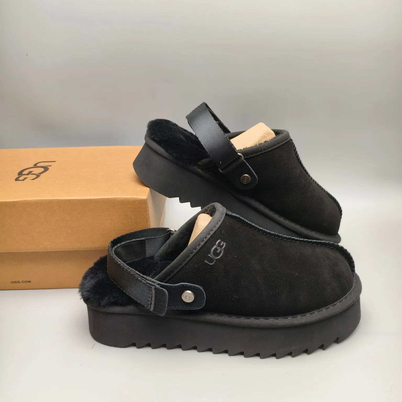 💰440 UGG sheepskin all-in-one snow boots 6734 thick-soled magic buckle dual-purpose slippers Color: Maroon Black Chocolate Matching code: 35-40